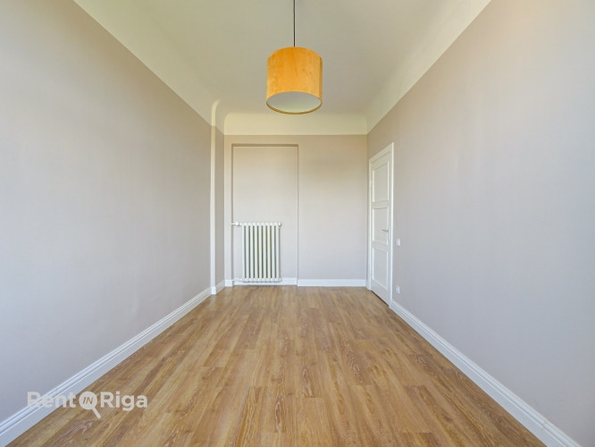Pārdod eksluzīvu 3-istabu dzīvokli ar panorāmas skatu uz Rīgu.  Pilnībā atjaunots 3 istabu Rīga - foto 7