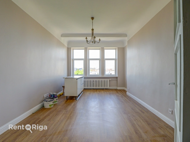 Pārdod eksluzīvu 3-istabu dzīvokli ar panorāmas skatu uz Rīgu.  Pilnībā atjaunots 3 istabu Rīga - foto 4