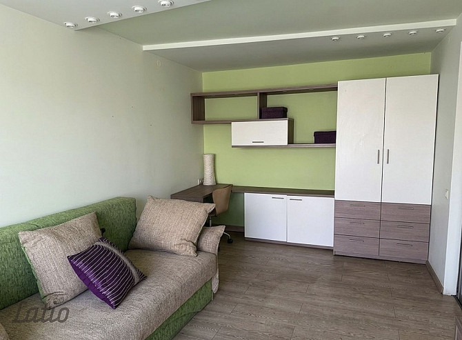 Pārdod gaišu un funkcionālu 3 istabu dzīvokli Mangaļsalā ar pārdomātu plānojumu. Rīga - foto 1