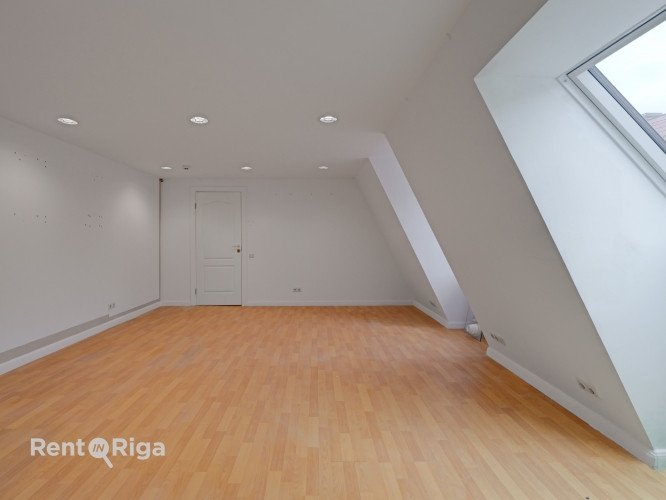 Divstāvu birojs Jēkaba kazarmās.  Pirmajā līmenī ir plaša koridora un virtuves zona, 1 Rīga - foto 5