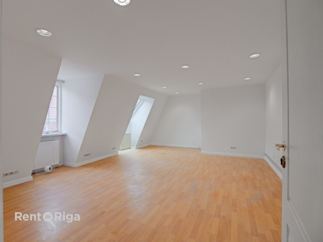 Divstāvu birojs Jēkaba kazarmās.  Pirmajā līmenī ir plaša koridora un virtuves zona, 1 Rīga - foto 4