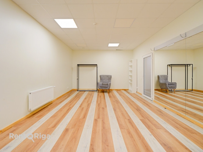 Brīvības gatvē fasādes ēkā iznomā funkcionālas telpas birojam, bērnu studijai vai Rīga - foto 5