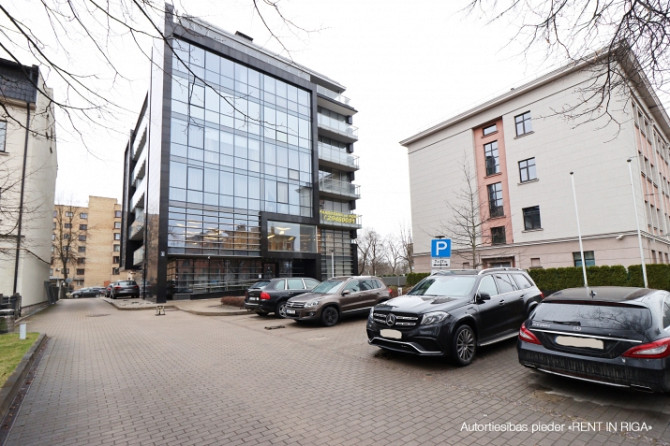 Modernas, multifunkcionālas biroja/tirdzniecības telpas Centrā.  + Telpas aizņem visu ēkas 2. Rīga - foto 1