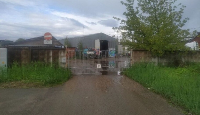 Piedāvājam īrēt skaistu zemes gabalu, ko ieskauj žogs, ar lielisku piekļuvi no Duntes ielas Rīga - foto 2