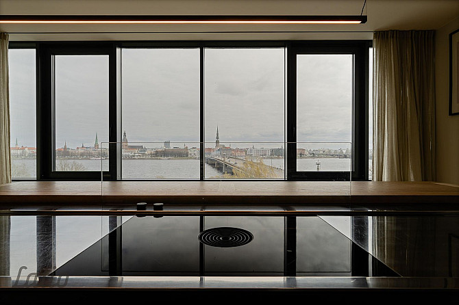 Penthouse dzīvoklis Klīversalā ar izcilu skatu uz Daugavu un Vecrīgu
Pārdošanā ekskluzīvs Rīga - foto 2