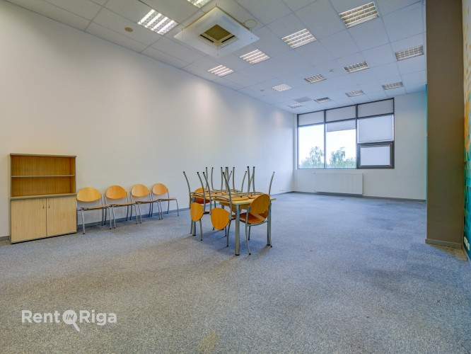 Gaišas un funkcionāls birojs ar lielisku pielāgojamību dažādām uzņēmējdarbības Rīga - foto 7