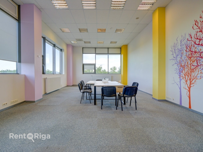 Gaišas un funkcionāls birojs ar lielisku pielāgojamību dažādām uzņēmējdarbības Rīga - foto 2