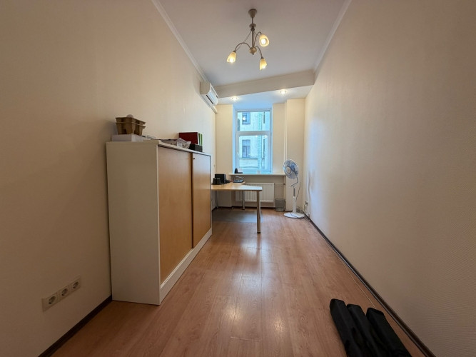 Uz nomu pieejams plašs birojs Valdemāra ielā. Ļoti labs plānojums un mierīga darba vide Rīga - foto 8