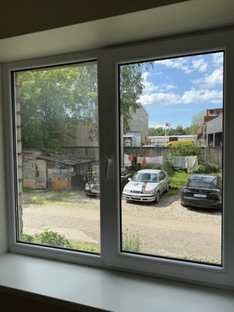 Pārdod kompaktu dzīvokli Ķengaragā!  Ienākot dzīvoklī, atrodas neliels priekšnams, pa Rīga - foto 3