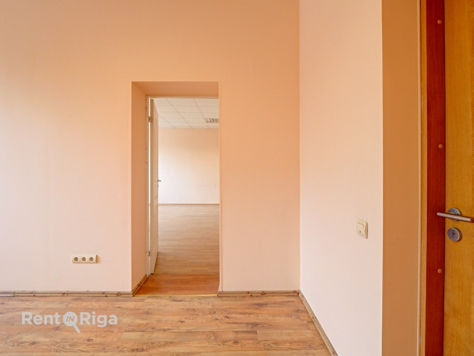 Biroja telpas Brasas tilta rajonā  Tēraudlietuves ielā 22.  Iznomā biroja telpas renovētā Rīga - foto 4
