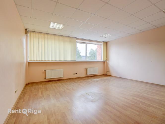 Biroja telpas Brasas tilta rajonā  Tēraudlietuves ielā 22.  Iznomā biroja telpas renovētā Rīga - foto 1