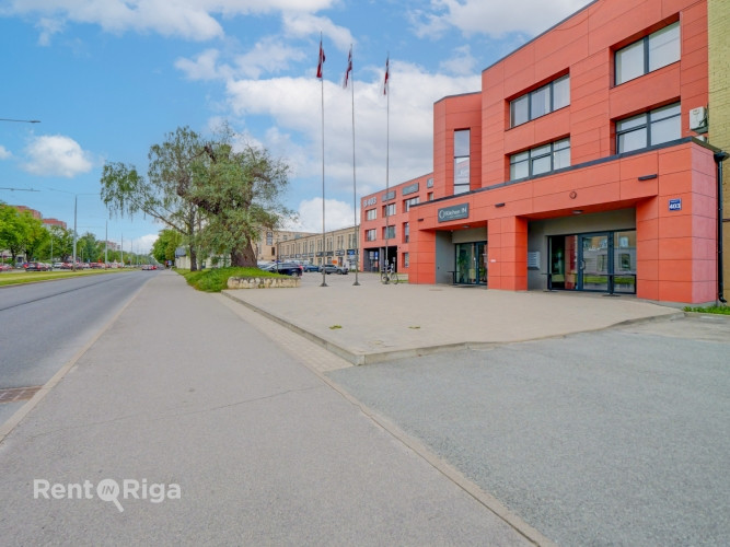 Izīrē telpas veikalam vai birojam renovētā ēkā Juglā, Brīvības gatvē 403.  - Ļoti laba Rīga - foto 1