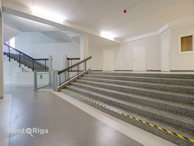 Izīrē telpas veikalam vai birojam renovētā ēkā Juglā, Brīvības gatvē 403.  - Ļoti laba Rīga - foto 6