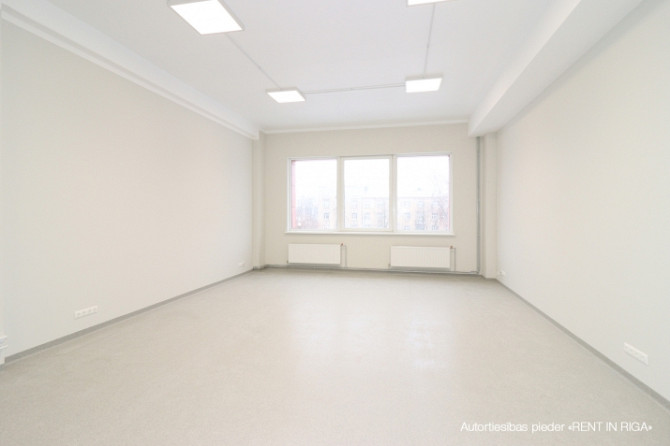 Svaigas telpas renovētā būvē Juglā, Brīvības gatvē 403.  - Siltumenerģija, koplietošanas Rīga - foto 2