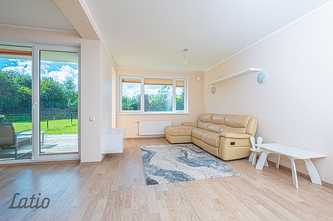 Izīrē no 01.04.2026 skaistu, plašu māju privātmāju ciematā Piņķos. 
Mājas pirmajā Rīgas rajons - foto 1