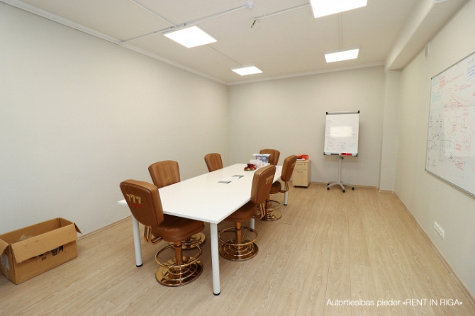 Iznomā biroja telpas renovētā ēkā Juglā, Brīvības gatvē 403.  Piedāvājumā funkcionālas Rīga - foto 5