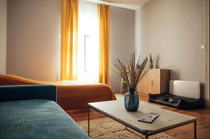 Plašs un saulains dzīvoklis Liepājas centrā ar privātu ieeju un ienesīgu īstermiņa īres Liepāja - foto 1