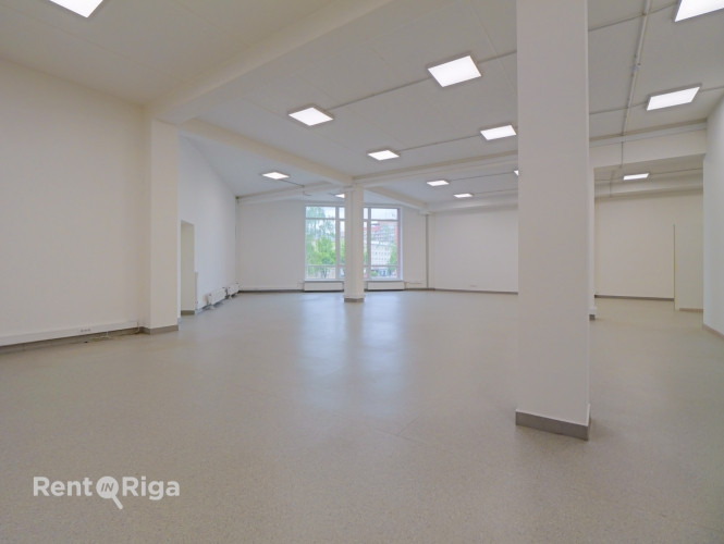 Iznomā tirdzniecības vai biroja telpas renovētā ēkā Juglā, Brīvības gatvē 403. Rīga - foto 1