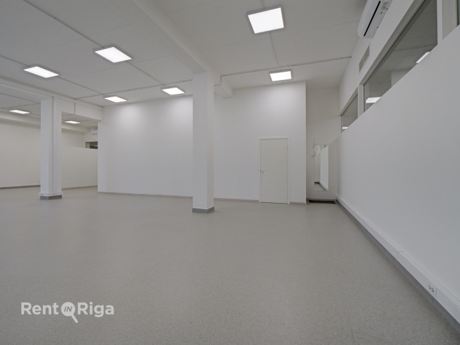 Iznomā tirdzniecības vai biroja telpas renovētā ēkā Juglā, Brīvības gatvē 403. Rīga - foto 7