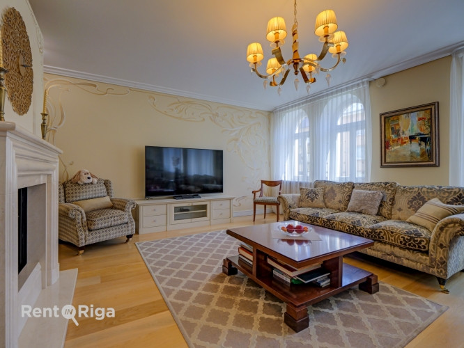 Pārdošanā elegants dzīvoklis ar plašu balkonu Rīgas vēsturiskajā centrā  Piedāvājam Rīga - foto 2