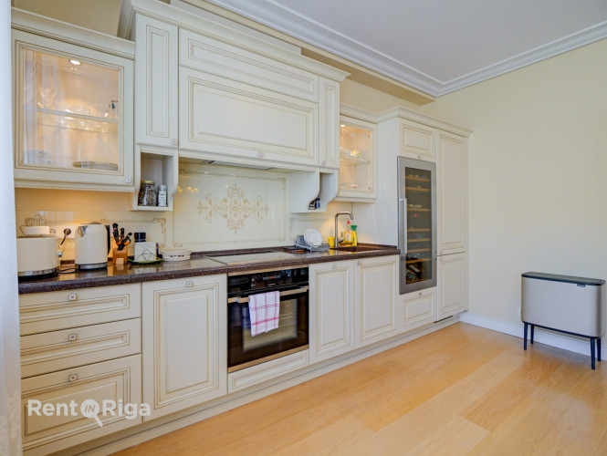 Pārdošanā elegants dzīvoklis ar plašu balkonu Rīgas vēsturiskajā centrā  Piedāvājam Rīga - foto 7