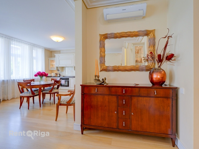 Pārdošanā elegants dzīvoklis ar plašu balkonu Rīgas vēsturiskajā centrā  Piedāvājam Rīga - foto 5