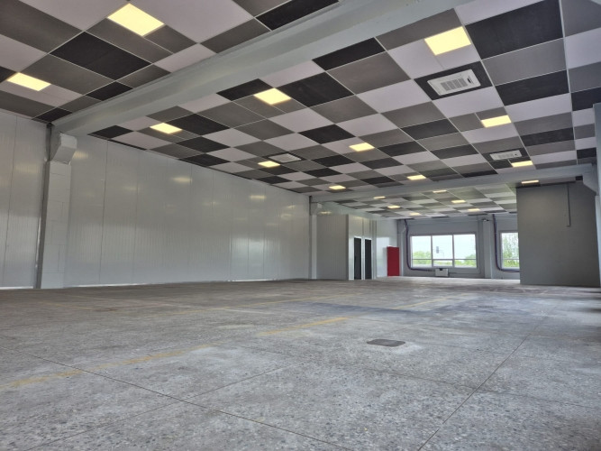 Daudzfunkcionālas komerctelpas nomai  1080 m ēkas 2. stāvā (pieejams kravas lifts). Piemērotas Rīga - foto 2