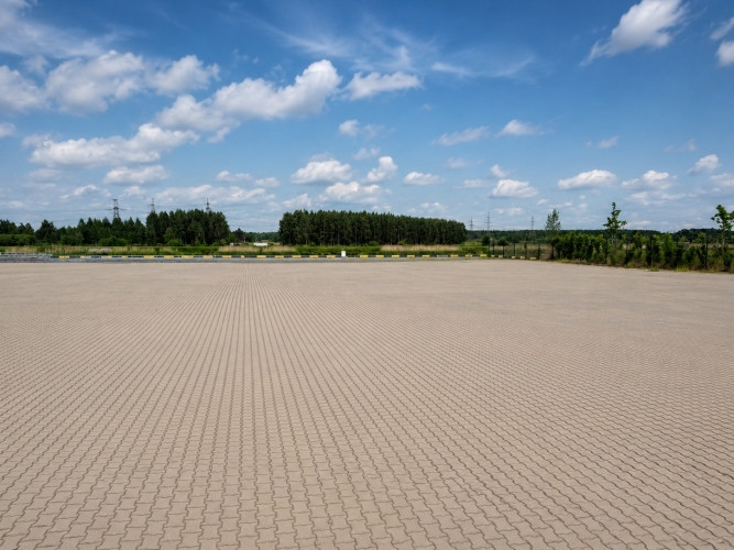 Bruģēts laukums ar tenta noliktavu Jelgavā.  + Bruģēta laukuma platība 10 346 m2; + Tenta Jelgava un novads - foto 1