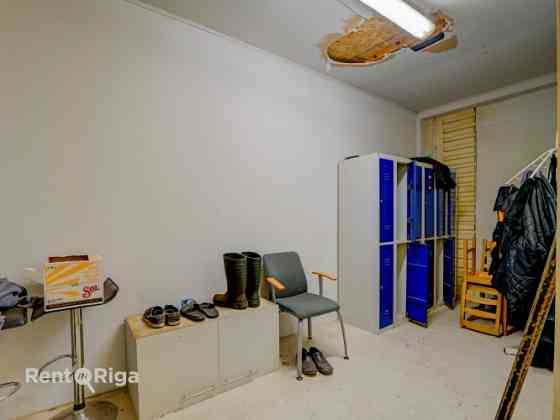 Production or warehouse premises with central heating and 2 overhead cranes.  The premises consist o Rīga