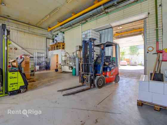 Production or warehouse premises with central heating and 2 overhead cranes.  The premises consist o Rīga
