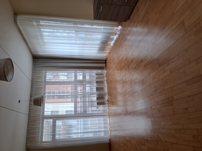 Pārdod plašu un gaišu 2 istabu dzīvokli Bišumuižā.  Dzīvokļa plānojumu veido plaša Rīga - foto 3