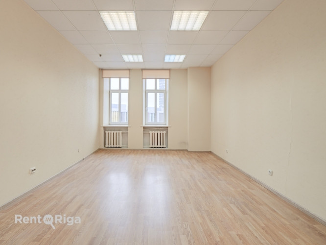 Izīrē gaišas un plašas biroja telpas ar skatu uz Daugavu, Citadeles ielā 2a, Rīgā  Tiek Rīga - foto 2