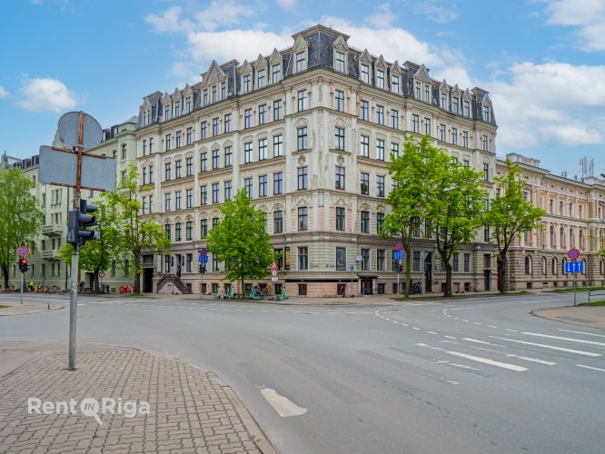 Izīrē gaišas un plašas biroja telpas ar skatu uz Daugavu, Citadeles ielā 2a, Rīgā  Tiek piedāvātas 2 Рига - изображение 1