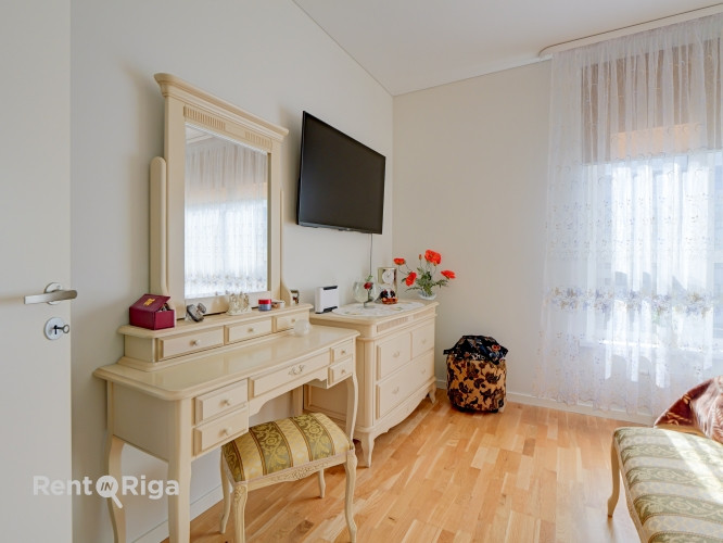 Tiek piedāvāts iegādei gaišs un funkcionāls trīs istabu dzīvoklis projektā Ezerjugla, Rīga - foto 8