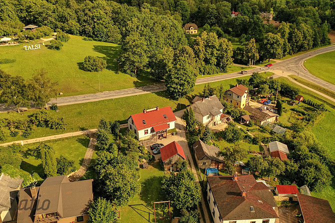 Pārdod lielisku investīciju objektu - ēku Talsos, ainaviskā vietā ar skatu uz Talsu ezeru, kur Talsi un novads - foto 2