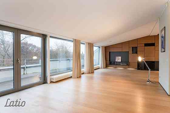 Pārdošanā ekskluzīvs penthouse apartaments Kalpaka bulvārī 9
Modernai un komfortablai dzīvei  šis pe Rīga