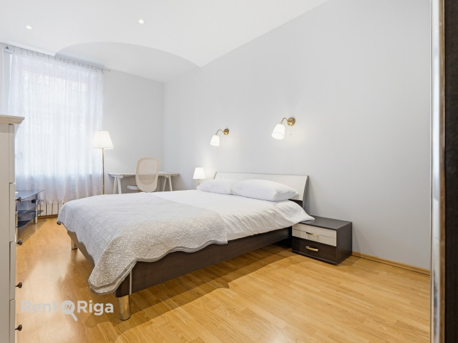 Gaumīgs un plašs 3-istabu dzīvoklis Rīgas centrā  Izīrē elegantu un plašu 3-istabu Rīga - foto 7