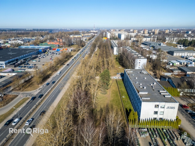 3 stāvu ēka ar teritoriju Latgales ielā 433H, Rīgā.  Īpašums kas sastāv no 6024 m liela Rīga - foto 1