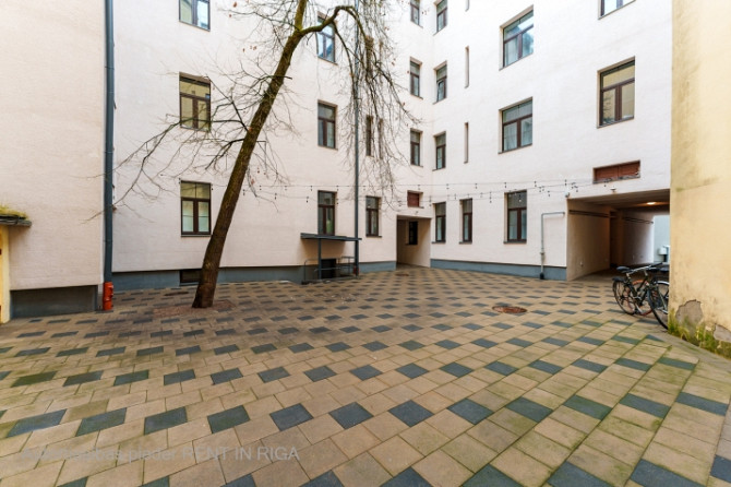 Studio dzīvoklis Aktīvajā centrā, Elizabetes ielā  Izīrē gaišu un mājīgu studio tipa Rīga - foto 9