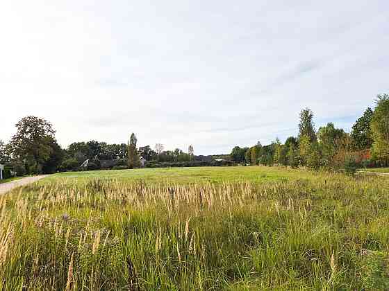 Pārdod apbūves zemes gabalu Valmierā  investīciju iespēja strauji augošā pilsētas rajonā! Piedāvājum Valmiera un novads
