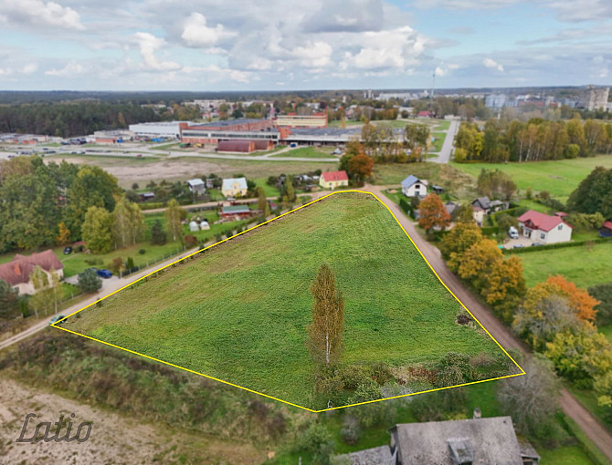 Pārdod apbūves zemes gabalu Valmierā  investīciju iespēja strauji augošā pilsētas rajonā! Valmiera un novads - foto 1