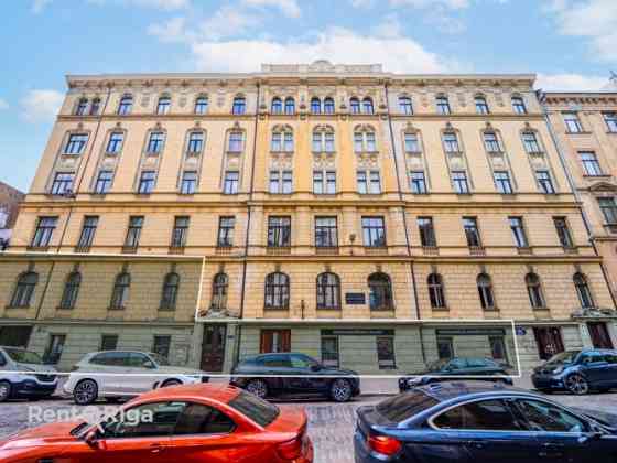 Investment property in the centre of Riga, located in a beautiful historic building right next to Ga Рига