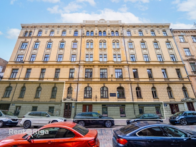 Investīciju objekts Rīgas centrā, skaistā un vēsturiskā ēkā tieši blakus Galerija Rīga. Rīga - foto 2