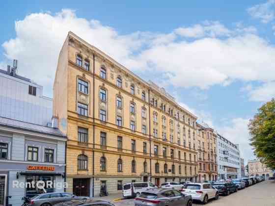 Инвестиционный объект в центре Риги, в красивом здании.  Помещения расположены на Рига