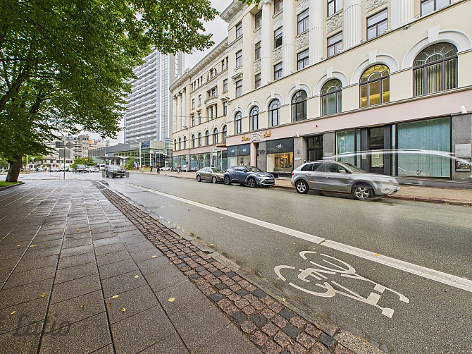 Investīciju iespēja ar stāvvietu  plašas telpas renovētā vēsturiskā ēkā

Pārdod plašu Rīga - foto 2