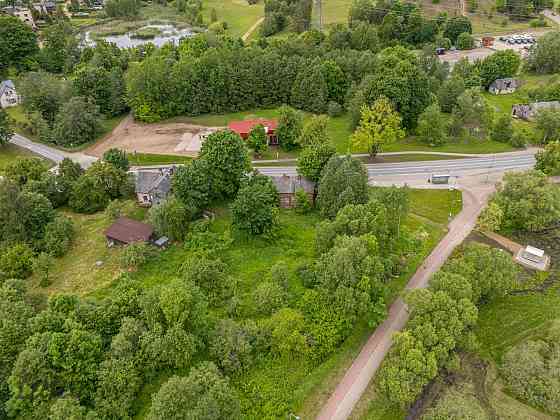 Piedāvājam iegādāties plašu zemesgabalu 2082 m platībā. Uz zemes atrodas veca koka ēka, kuru iespēja Тукумс и район