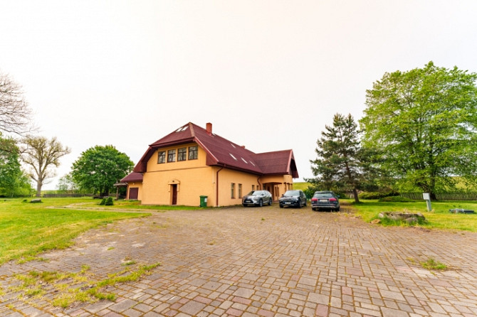 Izīrē 3-stāvu privātmāju Salaspilī pie Daugavas ar 2.3 ha zemes gabalu.  Ēka celta kā viesu Salaspils - foto 4