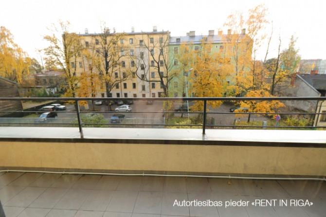 Saulains, mēbelēts birojs ar balkonu, terasi un virtuvi.  Plašas un funkcionālas telpas, kas Rīga - foto 5