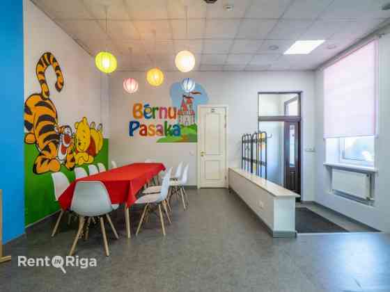Retail or office premises for your business  Layout:  Private entrance from Hospitāļu Street. A spac Rīga
