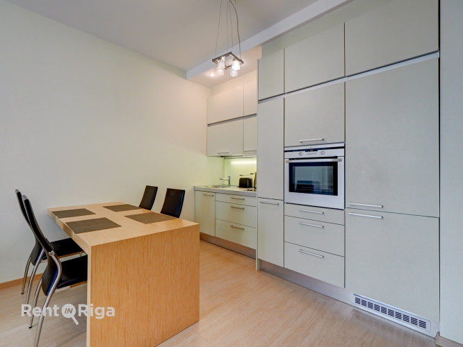 Izīrē 2 istabu dzīvokli projektā Centra Nams  Dzīvoklis atrodas prestižā un klusā vietā Rīga - foto 3